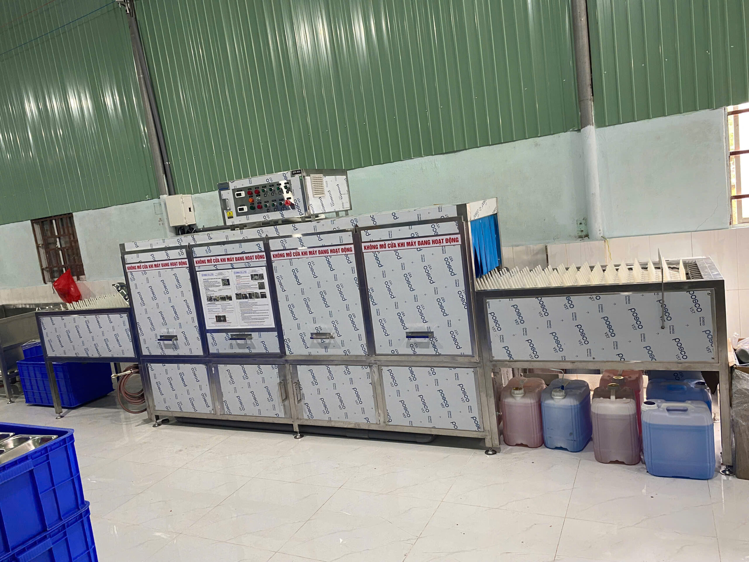 Bếp trung tâm là gì? Giải pháp thiết kế và vận hành hiệu quả cho mô hình bếp công nghiệp hiện đại