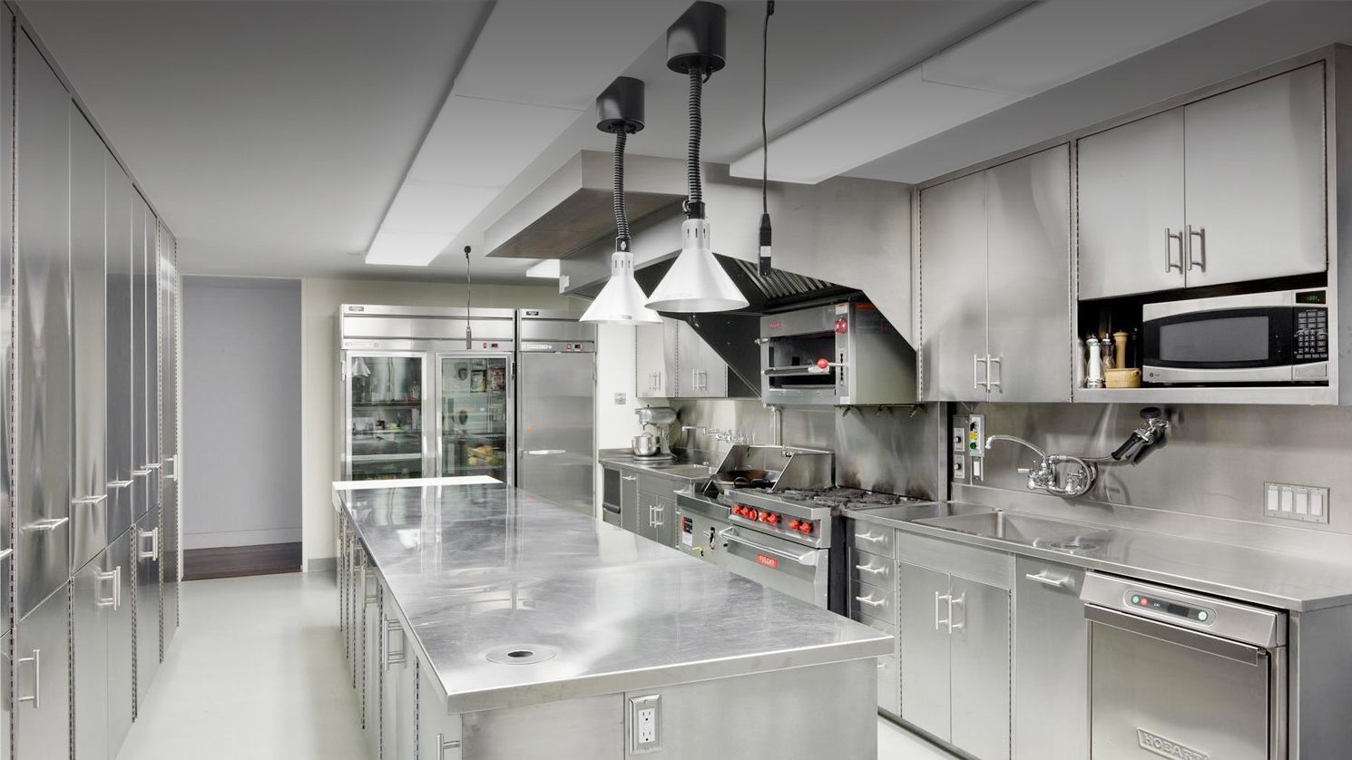 Bếp trung tâm là gì? Giải pháp thiết kế và vận hành hiệu quả cho mô hình bếp công nghiệp hiện đại